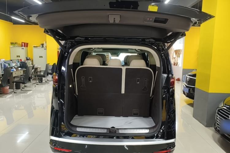Used Denza D9 2024 DM-i 980 Four-Wheel Drive Flagship Model Trunk