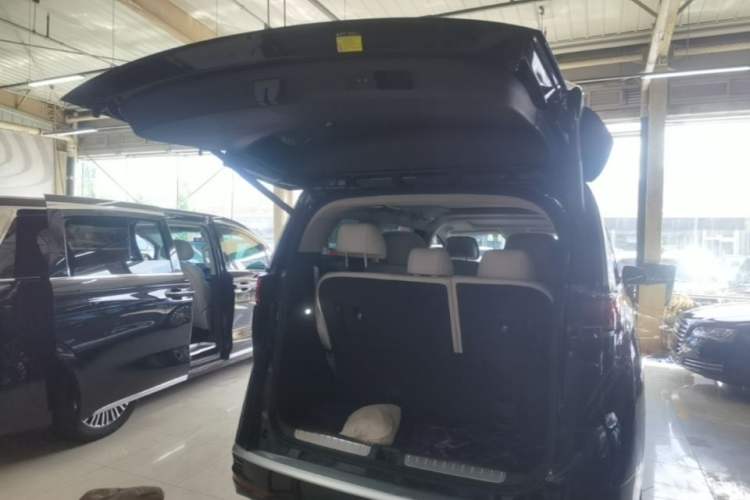 Used Denza D9 2024 DM-i 980 Four-Wheel Drive Prestige Model Trunk