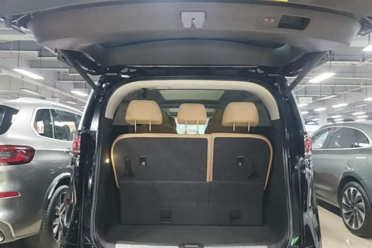 Used Denza D9 2024 DM-i 980 Four-Wheel Drive Flagship Model Trunk