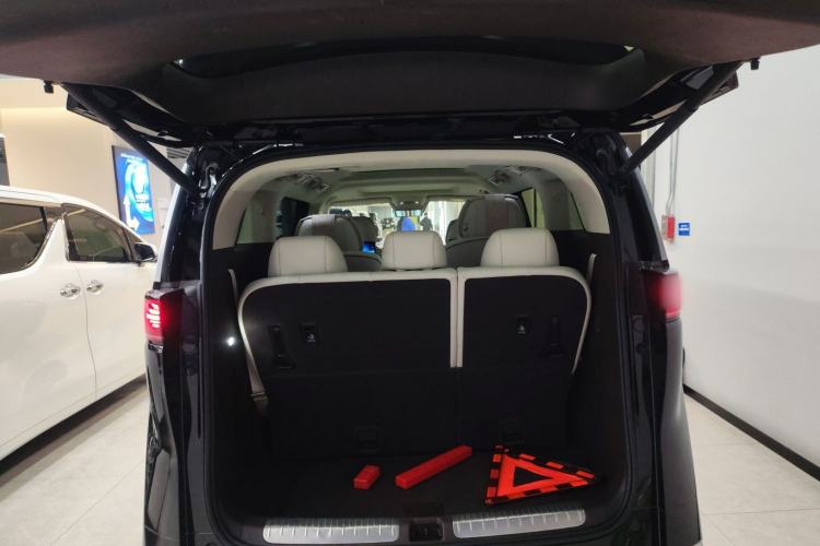 Used Denza D9 2024 DM-i 980 Four-Wheel Drive Flagship Model Trunk