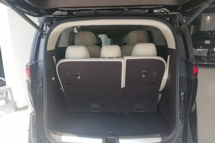 Used Denza D9 2024 DM-i 980 Four-Wheel Drive Prestige Model Trunk