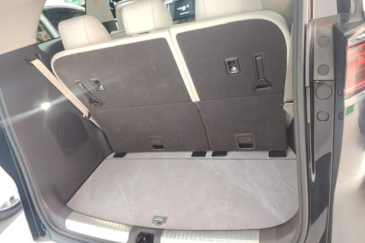 Used Denza D9 2024 DM-i 980 Four-Wheel Drive Prestige Model Trunk