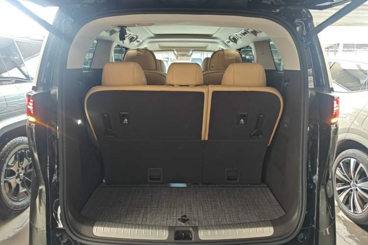 Used Denza D9 2024 DM-i 1050 Luxury Model Trunk