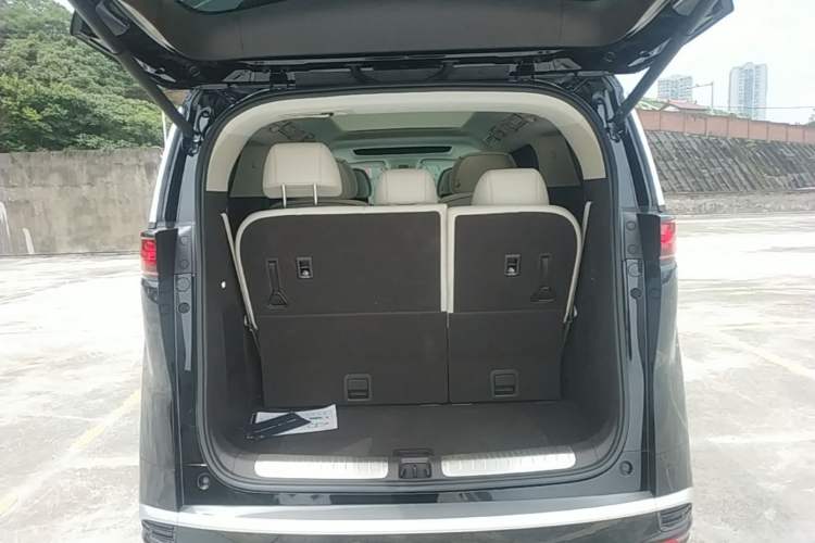 Used Denza D9 2024 DM-i 980 Four-Wheel Drive Flagship Model Trunk