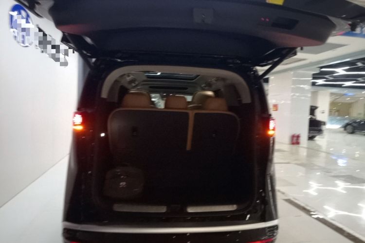 Used Denza D9 2024 DM-i 980 Four-Wheel Drive Prestige Model Trunk