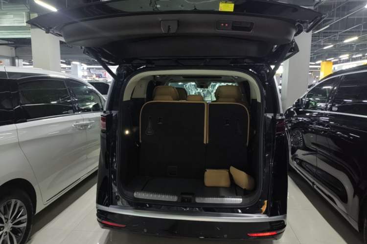 Used Denza D9 2024 DM-i 980 Four-Wheel Drive Prestige Model Trunk