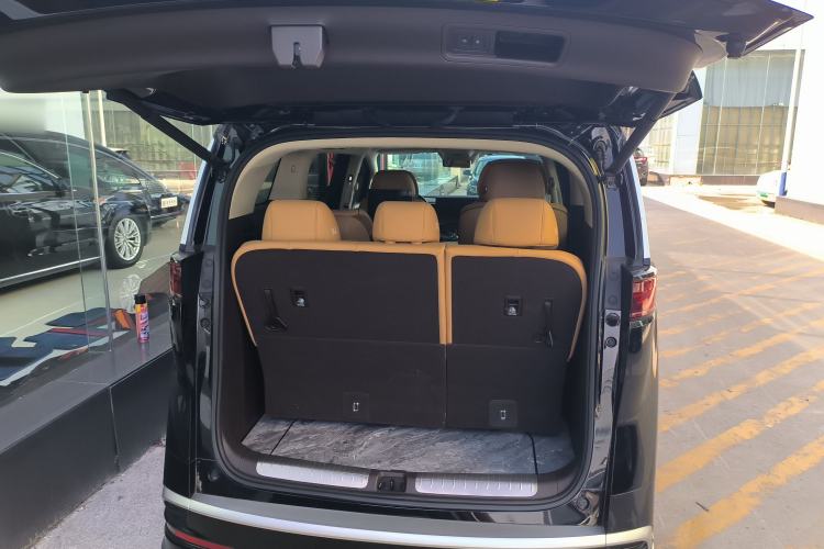 Used Denza D9 2024 DM-i 980 Four-Wheel Drive Flagship Model Trunk