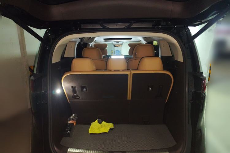 Used Denza D9 2024 EV 620 Premium Model Trunk