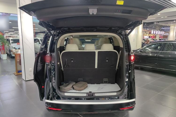 Used Denza D9 2024 DM-i 980 Four-Wheel Drive Prestige Model Trunk
