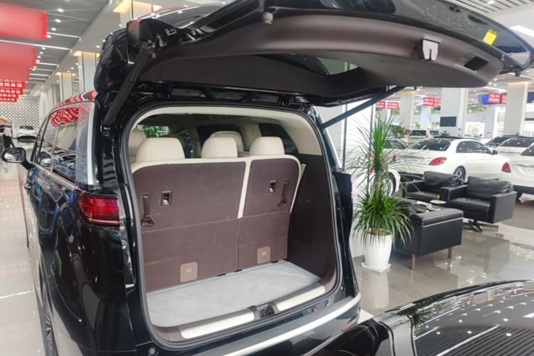 Used Denza D9 2024 DM-i 980 Four-Wheel Drive Flagship Model Trunk