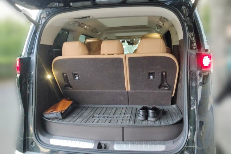 Used Denza D9 2024 EV 620 Premium Model Trunk