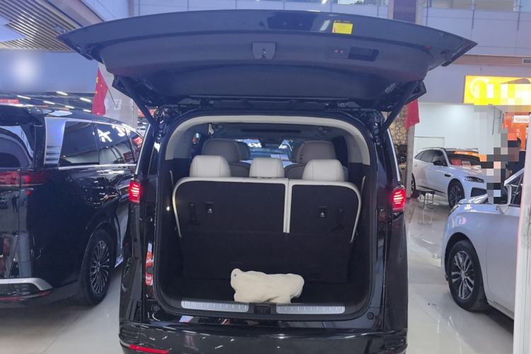 Used Denza D9 2024 DM-i 980 Four-Wheel Drive Prestige Model Trunk