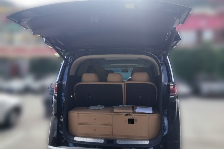 Used Denza D9 2024 DM-i 980 Four-Wheel Drive Flagship Model Trunk