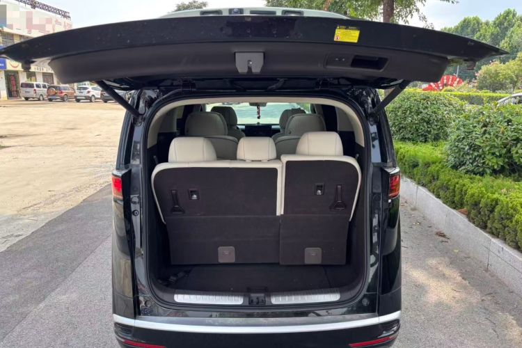 Used Denza D9 2024 DM-i 1050 Luxury Model Trunk