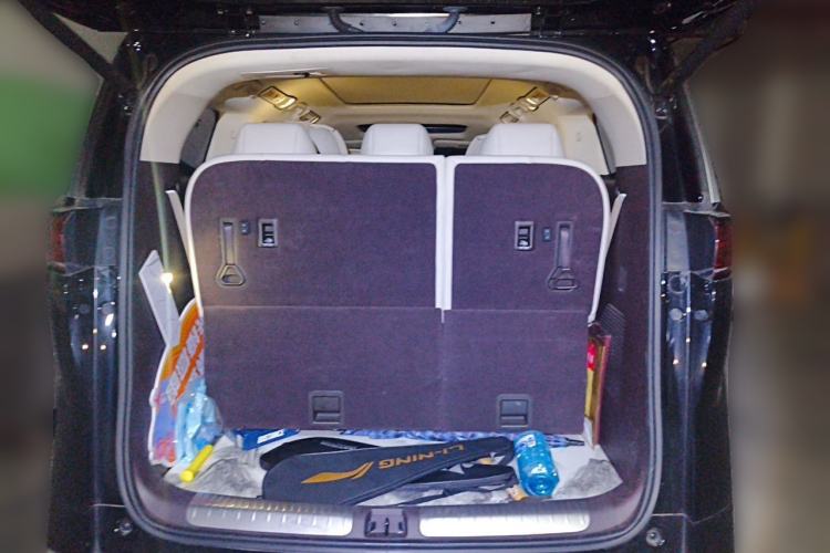 Used Denza D9 2024 DM-i 980 Four-Wheel Drive Flagship Model Trunk