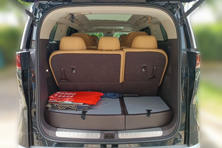 Used Denza D9 2024 DM-i 980 Four-Wheel Drive Prestige Model Trunk