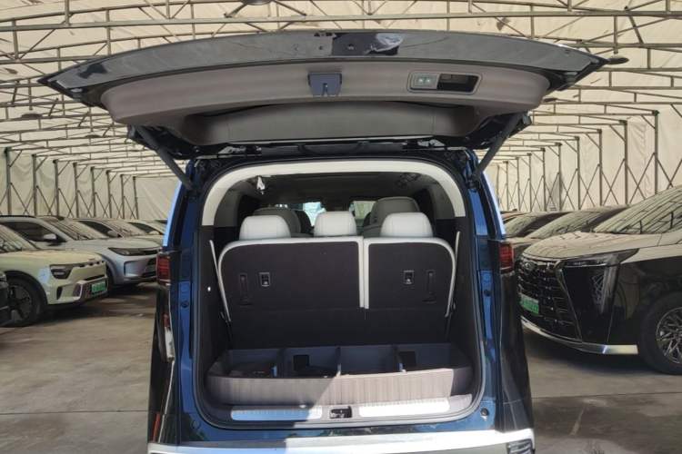 Used Denza D9 2024 DM-i 1050 Luxury Model Trunk