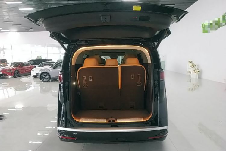 Used Denza D9 2024 DM-i 980 Four-Wheel Drive Prestige Model Trunk