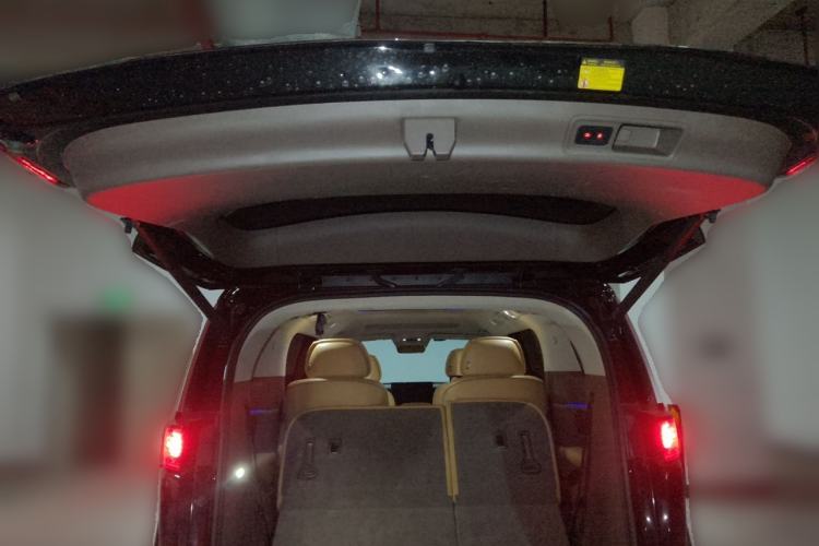 Used Denza D9 2024 EV 600 Four-Wheel-Drive Flagship Model Trunk