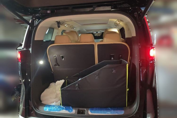 Used Denza D9 2024 DM-i 1050 Luxury Model Trunk