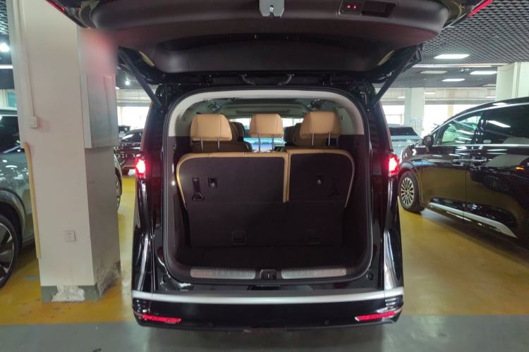 Used Denza D9 2024 EV 600 Four-Wheel-Drive Flagship Model Trunk