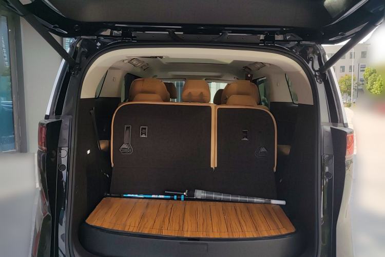 Used Denza D9 2024 DM-i 1050 Luxury Model Trunk