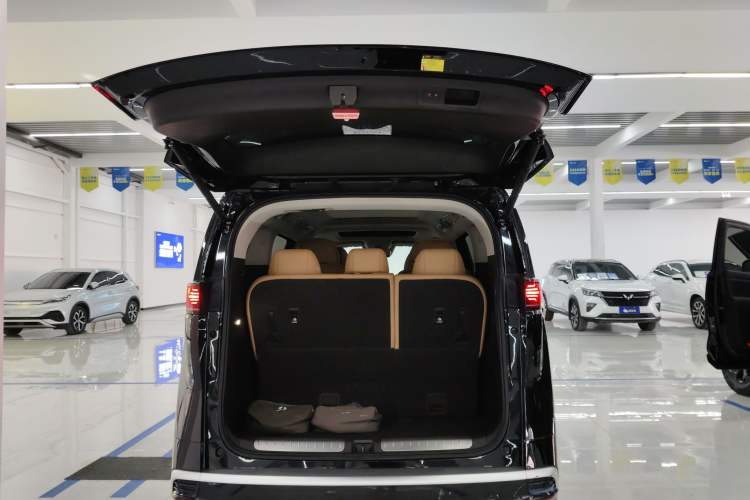 Used Denza D9 2024 DM-i 1050 Luxury Model Trunk
