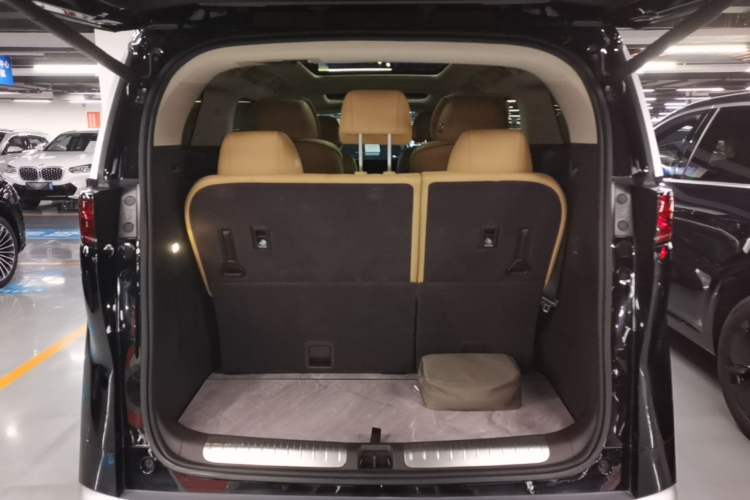 Used Denza D9 2024 DM-i 980 Four-Wheel Drive Prestige Model Trunk