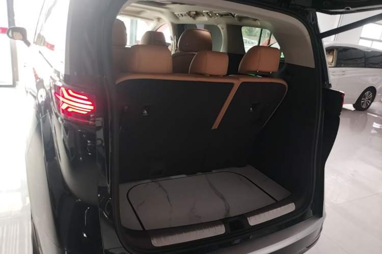 Used Denza D9 2024 DM-i 1050 Luxury Model Trunk