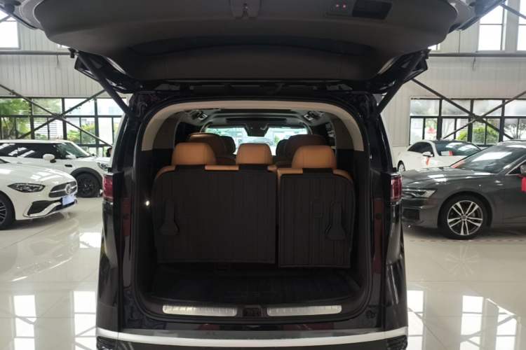 Used Denza D9 2024 DM-i 980 Four-Wheel Drive Prestige Model Trunk