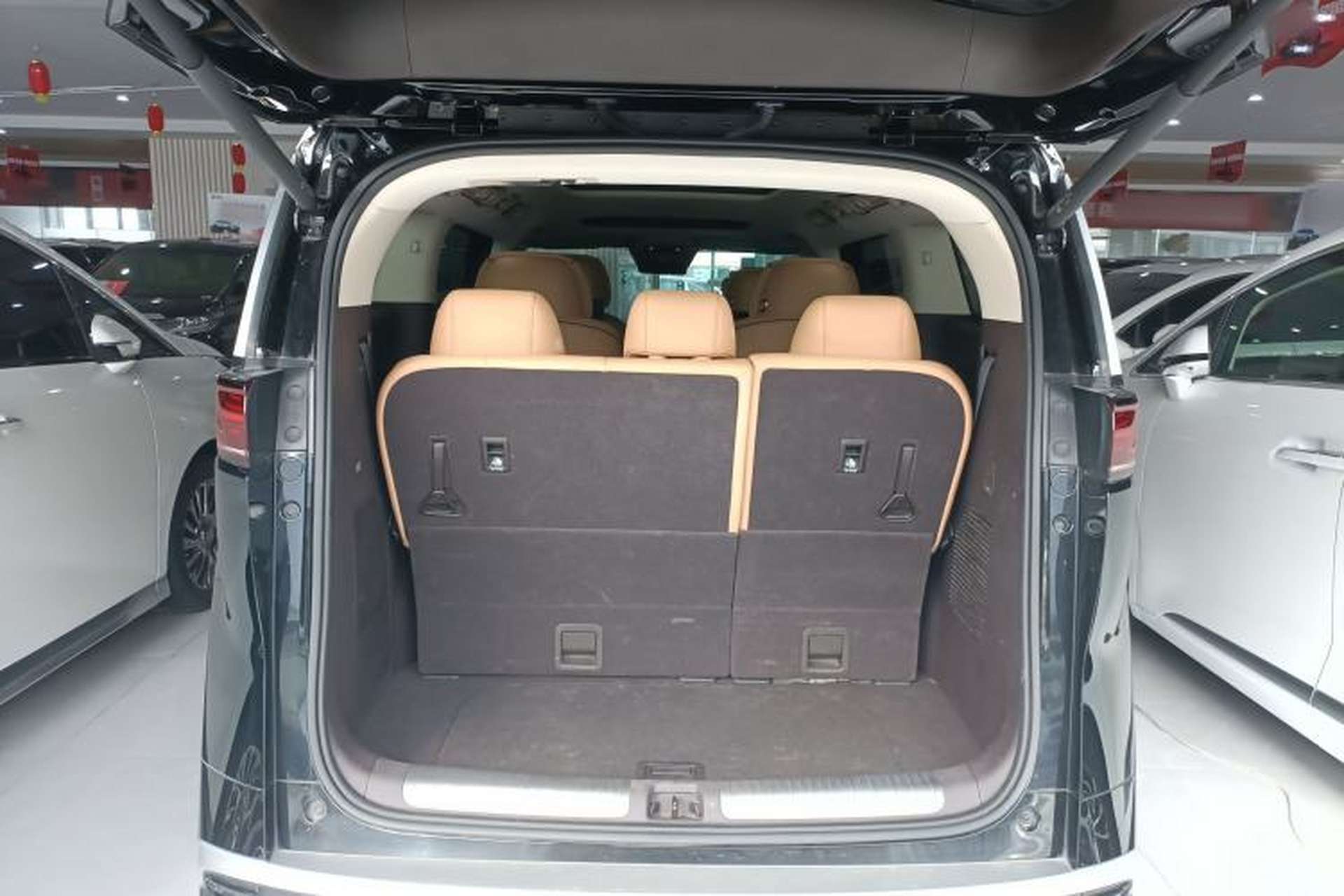 Used Denza D9 2024 DM-i 980 Four-Wheel Drive Prestige Model Trunk
