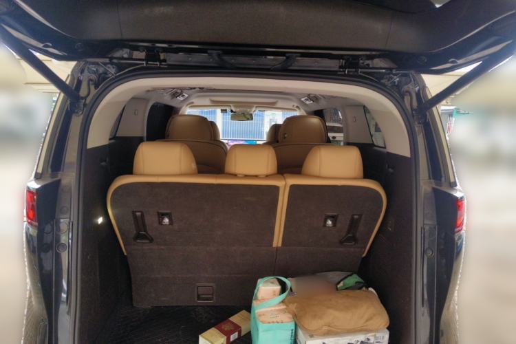 Used Denza D9 2024 EV 620 Premium Model Trunk