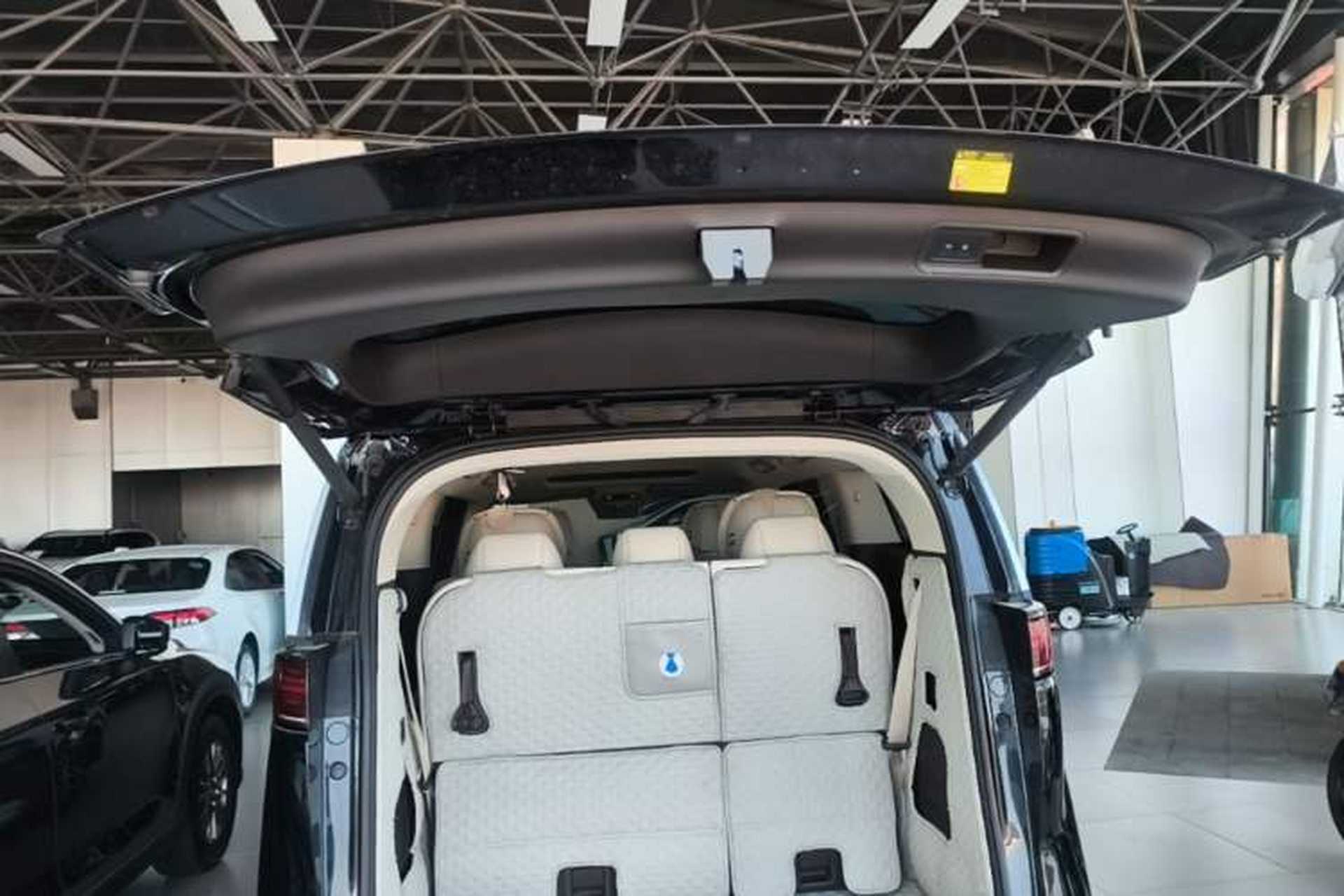 Used Denza D9 2024 DM-i 980 Four-Wheel Drive Prestige Model Trunk