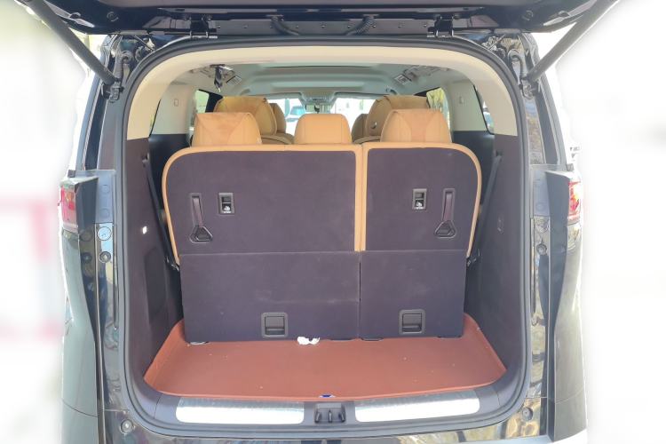 Used Denza D9 2024 DM-i 1050 Luxury Model Trunk