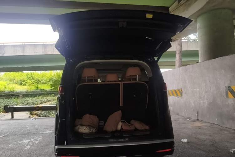 Used Denza D9 2024 DM-i 980 Four-Wheel Drive Flagship Model Trunk