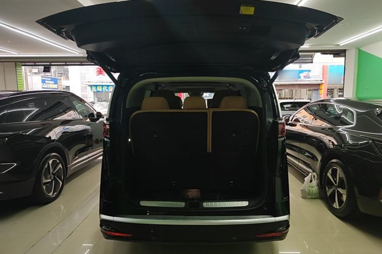 Used Denza D9 2024 DM-i 980 Four-Wheel Drive Flagship Model Trunk