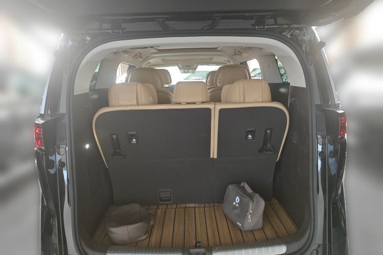 Used Denza D9 2024 DM-i 980 Four-Wheel Drive Prestige Model Trunk