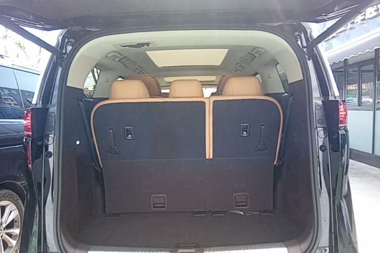 Used Denza D9 2024 DM-i 980 Four-Wheel Drive Flagship Model Trunk