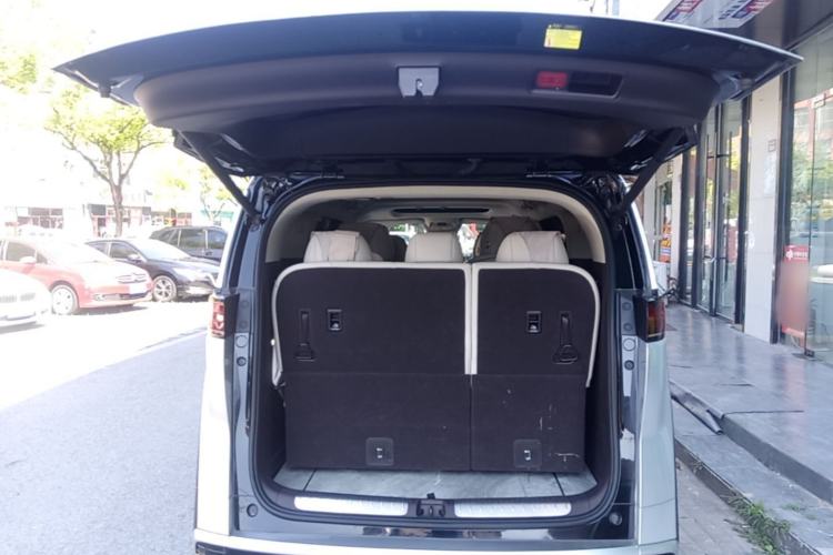 Used Denza D9 2024 DM-i 980 Four-Wheel Drive Flagship Model Trunk