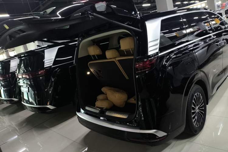 Used Denza D9 2024 DM-i 1050 Luxury Model Trunk