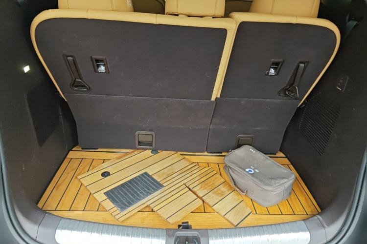 Used Denza D9 2024 DM-i 980 Four-Wheel Drive Prestige Model Trunk