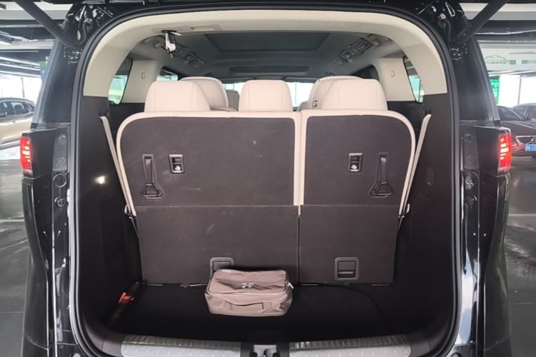 Used Denza D9 2024 DM-i 980 Four-Wheel Drive Flagship Model Trunk