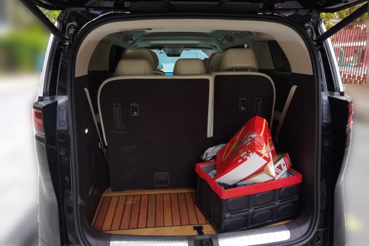 Used Denza D9 2024 DM-i 1050 Luxury Model Trunk