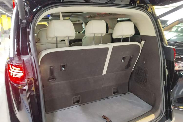 Used Denza D9 2024 DM-i 980 Four-Wheel Drive Prestige Model Trunk