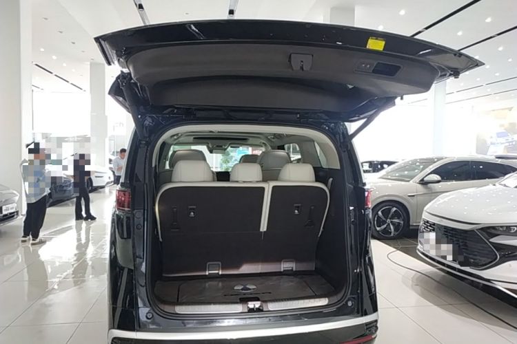 Used Denza D9 2024 DM-i 980 Four-Wheel Drive Prestige Model Trunk