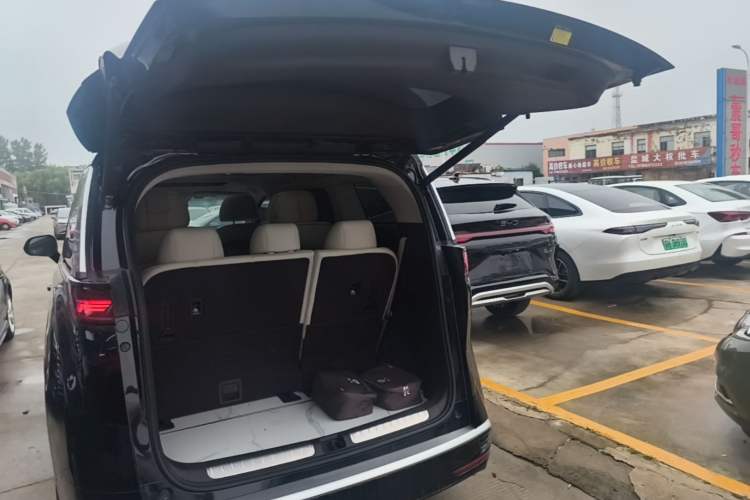 Used Denza D9 2024 DM-i 1050 Luxury Model Trunk