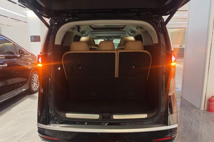 Used Denza D9 2024 DM-i 1050 Luxury Model Trunk