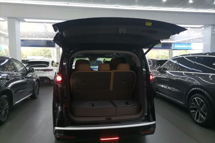 Used Denza D9 2024 DM-i 980 Four-Wheel Drive Prestige Model Trunk
