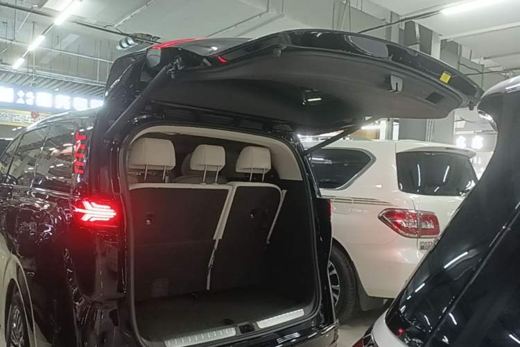 Used Denza D9 2024 DM-i 1050 Luxury Model Trunk