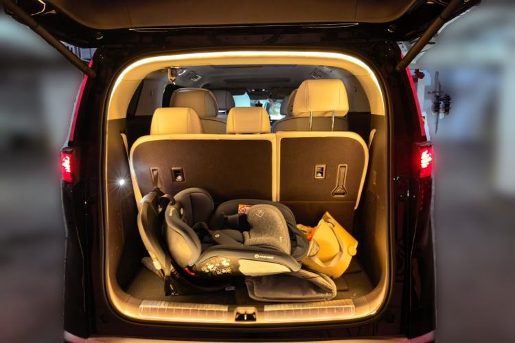 Used Denza D9 2024 DM-i 970 Luxury Model Trunk